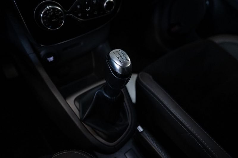 https://cdn-dk.caraffinity.it/dealer/datafiles/vehicle/images/800/32881/vRIV3GaId8lw3Xyi.jpg