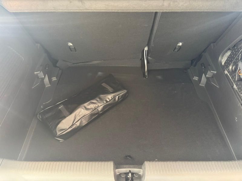 https://cdn-dk.caraffinity.it/dealer/datafiles/vehicle/images/800/32954/0IdxecDwpl5RLAGo.jpeg?opacity=0&size=30&position=BOTTOM_LEFT&border=0&watermark=%2Fdealer%2Fdatafiles%2Fvehicle%2Fimages%2Fwatermark%2F32954%2F59948587-165d-4d71-b051-089e3253b7a7.png
