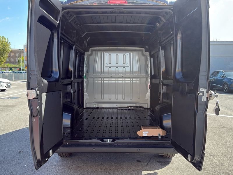 https://cdn-dk.caraffinity.it/dealer/datafiles/vehicle/images/800/32954/0eeH7ekqLlJK4zgZ.jpg?opacity=10&size=20&position=BOTTOM_RIGHT&border=0&watermark=%2Fdealer%2Fdatafiles%2Fvehicle%2Fimages%2Fwatermark%2F32954%2F775f2d5d-ef44-4a55-8370-84cbc0998b87.png