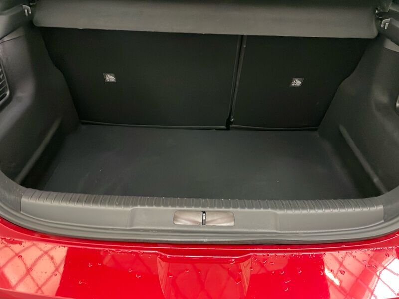 https://cdn-dk.caraffinity.it/dealer/datafiles/vehicle/images/800/32954/2NAt1UrosHFpxsxX.jpg?opacity=0&size=30&position=BOTTOM_LEFT&border=0&watermark=%2Fdealer%2Fdatafiles%2Fvehicle%2Fimages%2Fwatermark%2F32954%2F59948587-165d-4d71-b051-089e3253b7a7.png