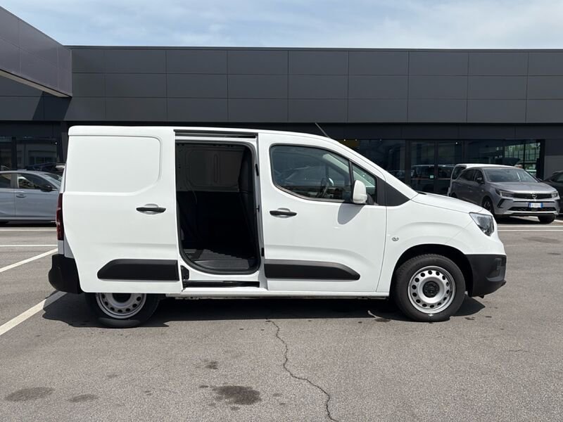 https://cdn-dk.caraffinity.it/dealer/datafiles/vehicle/images/800/32954/2cMPc6ynieWPSM6Q.jpg?opacity=0&size=30&position=BOTTOM_LEFT&border=0&watermark=%2Fdealer%2Fdatafiles%2Fvehicle%2Fimages%2Fwatermark%2F32954%2F59948587-165d-4d71-b051-089e3253b7a7.png