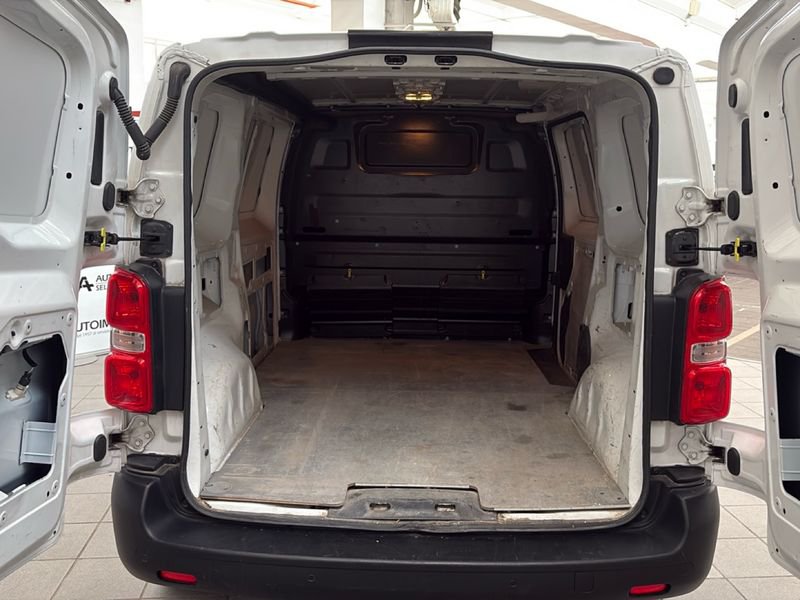 https://cdn-dk.caraffinity.it/dealer/datafiles/vehicle/images/800/32954/7eL01N1vzBTUMRFr.jpg?opacity=0&size=30&position=BOTTOM_LEFT&border=0&watermark=%2Fdealer%2Fdatafiles%2Fvehicle%2Fimages%2Fwatermark%2F32954%2F59948587-165d-4d71-b051-089e3253b7a7.png