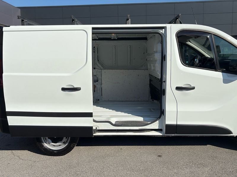 https://cdn-dk.caraffinity.it/dealer/datafiles/vehicle/images/800/32954/97xsaosLqpFJW9NA.jpg?opacity=0&size=30&position=BOTTOM_RIGHT&border=0&watermark=%2Fdealer%2Fdatafiles%2Fvehicle%2Fimages%2Fwatermark%2F32954%2Fd28b17c5-03ca-4e26-bd0f-ab8818a4f7db.png