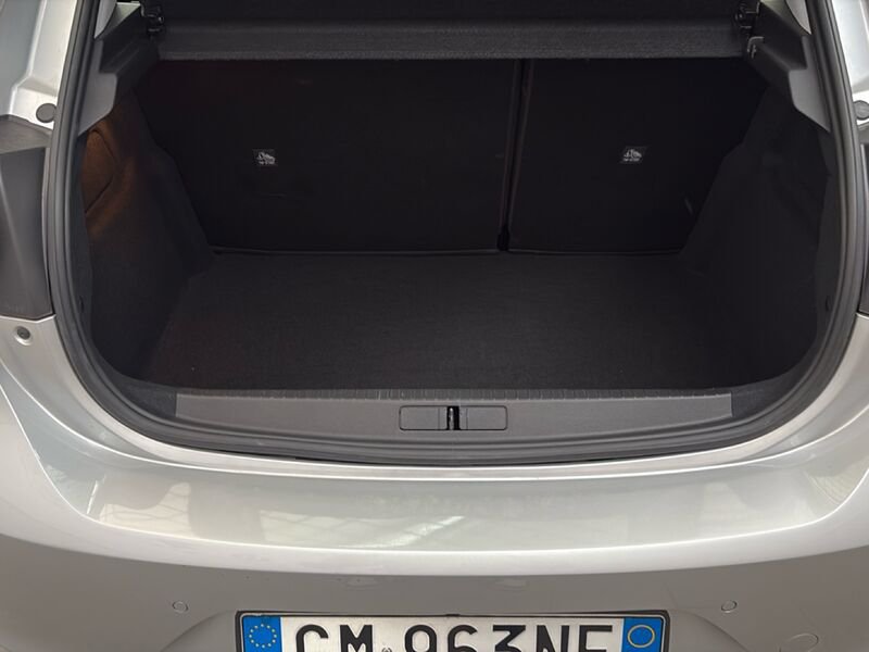https://cdn-dk.caraffinity.it/dealer/datafiles/vehicle/images/800/32954/EOMhgXJzZ7ohDiZa.jpg?opacity=0&size=30&position=BOTTOM_LEFT&border=0&watermark=%2Fdealer%2Fdatafiles%2Fvehicle%2Fimages%2Fwatermark%2F32954%2F59948587-165d-4d71-b051-089e3253b7a7.png