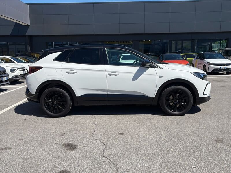 https://cdn-dk.caraffinity.it/dealer/datafiles/vehicle/images/800/32954/Gndhsn5xvDkrkmxh.jpg?opacity=0&size=30&position=BOTTOM_LEFT&border=0&watermark=%2Fdealer%2Fdatafiles%2Fvehicle%2Fimages%2Fwatermark%2F32954%2F59948587-165d-4d71-b051-089e3253b7a7.png