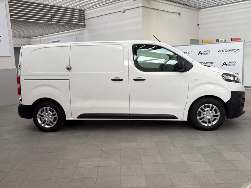 https://cdn-dk.caraffinity.it/dealer/datafiles/vehicle/images/800/32954/Guct1O7VUKAnT5lt.jpg?opacity=0&size=30&position=BOTTOM_LEFT&border=0&watermark=%2Fdealer%2Fdatafiles%2Fvehicle%2Fimages%2Fwatermark%2F32954%2F59948587-165d-4d71-b051-089e3253b7a7.png