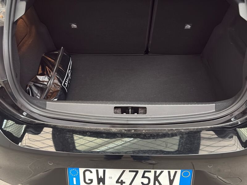 https://cdn-dk.caraffinity.it/dealer/datafiles/vehicle/images/800/32954/L8OFfuyFc5PFLuMX.jpg?opacity=0&size=30&position=BOTTOM_LEFT&border=0&watermark=%2Fdealer%2Fdatafiles%2Fvehicle%2Fimages%2Fwatermark%2F32954%2F59948587-165d-4d71-b051-089e3253b7a7.png