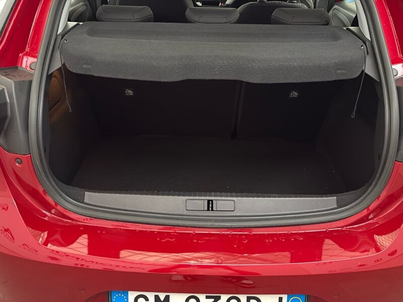 https://cdn-dk.caraffinity.it/dealer/datafiles/vehicle/images/800/32954/Mrs1LrjsRJNCLW8s.jpg?opacity=0&size=30&position=BOTTOM_LEFT&border=0&watermark=%2Fdealer%2Fdatafiles%2Fvehicle%2Fimages%2Fwatermark%2F32954%2F59948587-165d-4d71-b051-089e3253b7a7.png