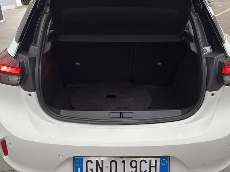 https://cdn-dk.caraffinity.it/dealer/datafiles/vehicle/images/800/32954/OMsgAdh4BpNnMLQA.jpg?opacity=0&size=30&position=BOTTOM_LEFT&border=0&watermark=%2Fdealer%2Fdatafiles%2Fvehicle%2Fimages%2Fwatermark%2F32954%2F59948587-165d-4d71-b051-089e3253b7a7.png