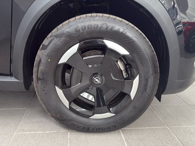 https://cdn-dk.caraffinity.it/dealer/datafiles/vehicle/images/800/32954/QbKhPS56xQ92iVKN.jpg?opacity=0&size=30&position=BOTTOM_LEFT&border=0&watermark=%2Fdealer%2Fdatafiles%2Fvehicle%2Fimages%2Fwatermark%2F32954%2F59948587-165d-4d71-b051-089e3253b7a7.png