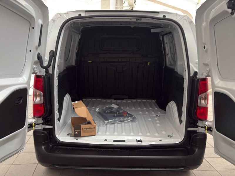 https://cdn-dk.caraffinity.it/dealer/datafiles/vehicle/images/800/32954/XaiBEdUHDctmsQx8.jpg?opacity=10&size=20&position=BOTTOM_RIGHT&border=0&watermark=%2Fdealer%2Fdatafiles%2Fvehicle%2Fimages%2Fwatermark%2F32954%2F775f2d5d-ef44-4a55-8370-84cbc0998b87.png