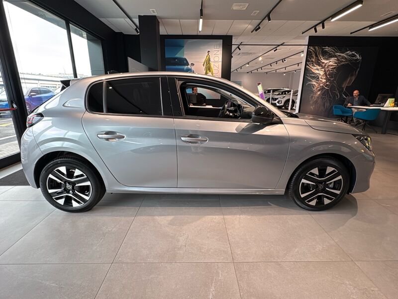 https://cdn-dk.caraffinity.it/dealer/datafiles/vehicle/images/800/32954/XsG64MVNcKaxVUC2.jpg?opacity=10&size=20&position=BOTTOM_RIGHT&border=0&watermark=%2Fdealer%2Fdatafiles%2Fvehicle%2Fimages%2Fwatermark%2F32954%2F775f2d5d-ef44-4a55-8370-84cbc0998b87.png