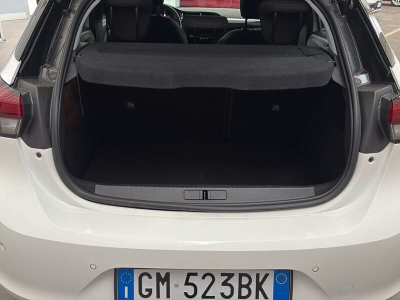 https://cdn-dk.caraffinity.it/dealer/datafiles/vehicle/images/800/32954/gYEpo5DJnK8y99dM.jpg?opacity=0&size=30&position=BOTTOM_LEFT&border=0&watermark=%2Fdealer%2Fdatafiles%2Fvehicle%2Fimages%2Fwatermark%2F32954%2F59948587-165d-4d71-b051-089e3253b7a7.png