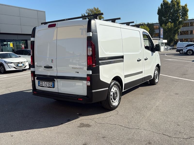 https://cdn-dk.caraffinity.it/dealer/datafiles/vehicle/images/800/32954/hWn8uFnUIbSUS1sT.jpg?opacity=0&size=30&position=BOTTOM_RIGHT&border=0&watermark=%2Fdealer%2Fdatafiles%2Fvehicle%2Fimages%2Fwatermark%2F32954%2Fd28b17c5-03ca-4e26-bd0f-ab8818a4f7db.png