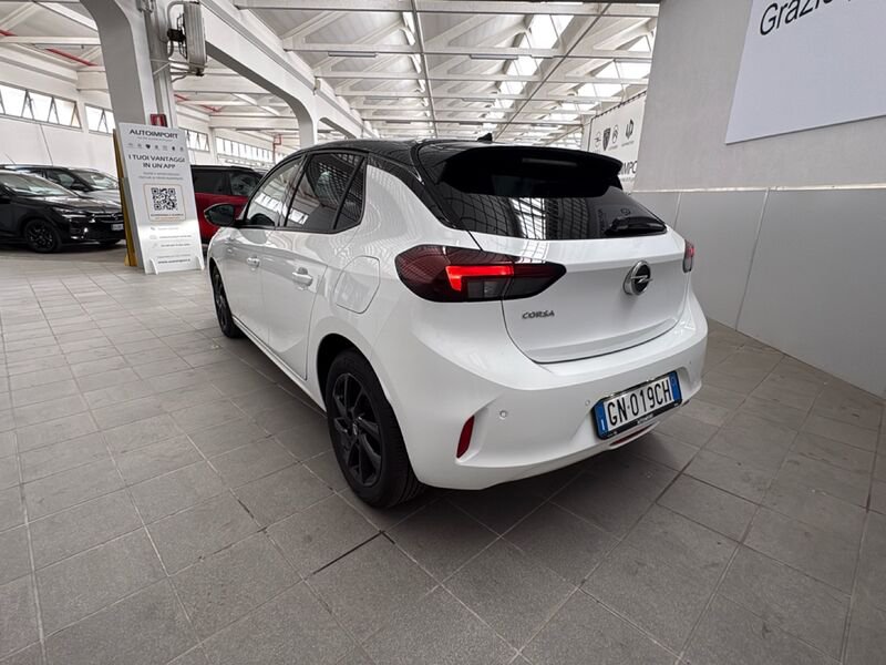 https://cdn-dk.caraffinity.it/dealer/datafiles/vehicle/images/800/32954/jcpe10UHOAeeI5Ox.jpg?opacity=0&size=30&position=BOTTOM_LEFT&border=0&watermark=%2Fdealer%2Fdatafiles%2Fvehicle%2Fimages%2Fwatermark%2F32954%2F59948587-165d-4d71-b051-089e3253b7a7.png