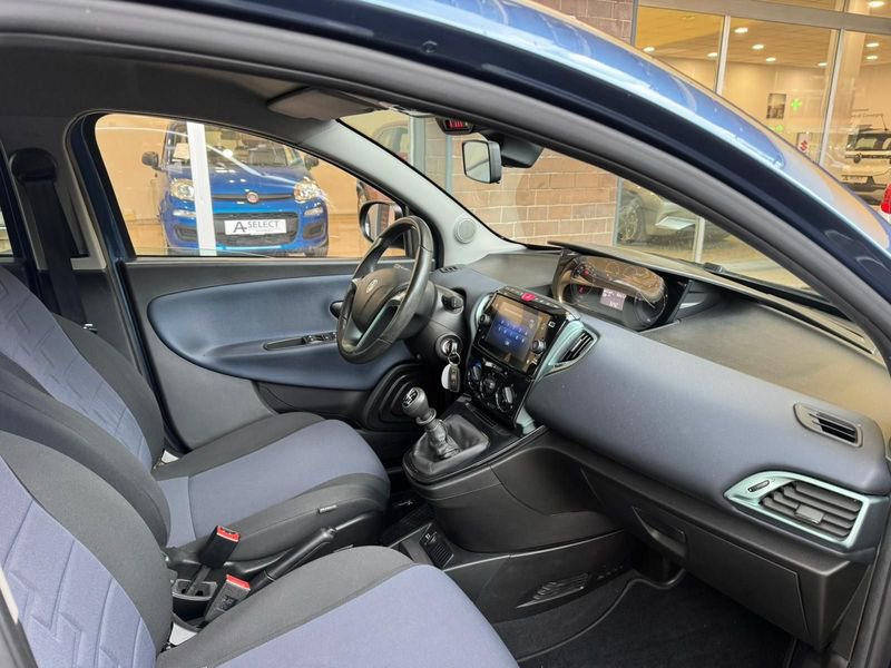 https://cdn-dk.caraffinity.it/dealer/datafiles/vehicle/images/800/32954/lH85nJ1dkmabTNJU.jpeg?opacity=10&size=20&position=BOTTOM_RIGHT&border=0&watermark=%2Fdealer%2Fdatafiles%2Fvehicle%2Fimages%2Fwatermark%2F32954%2F775f2d5d-ef44-4a55-8370-84cbc0998b87.png