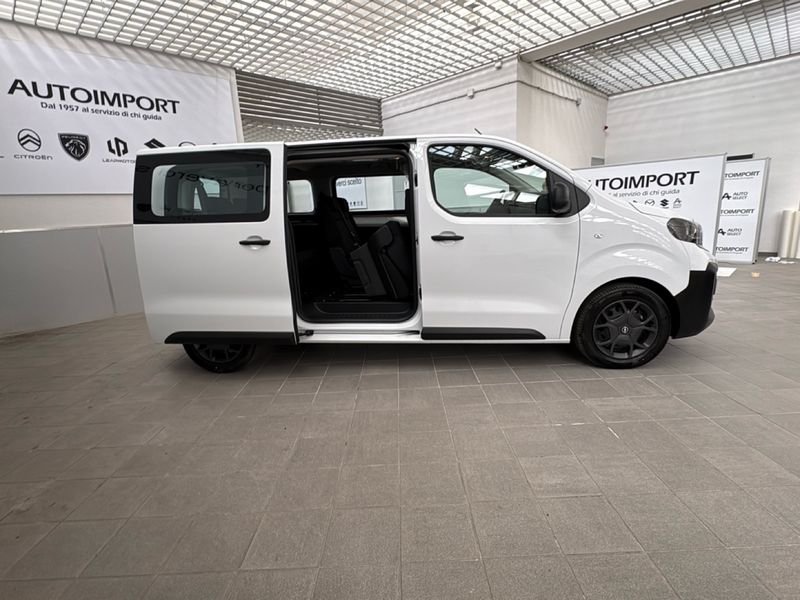 https://cdn-dk.caraffinity.it/dealer/datafiles/vehicle/images/800/32954/ofRMmlQUaH9w4bN2.jpg?opacity=0&size=30&position=BOTTOM_LEFT&border=0&watermark=%2Fdealer%2Fdatafiles%2Fvehicle%2Fimages%2Fwatermark%2F32954%2F59948587-165d-4d71-b051-089e3253b7a7.png