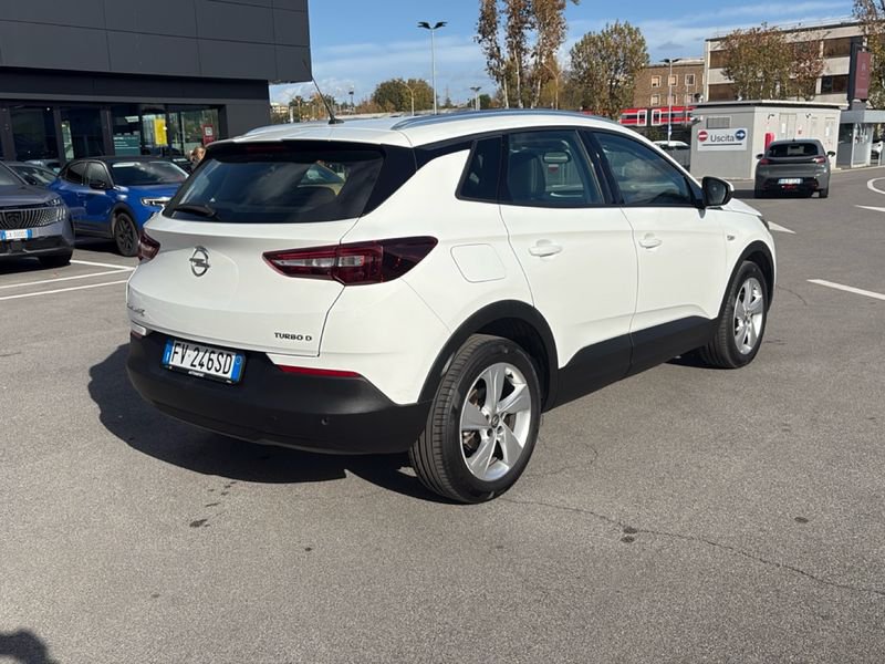 https://cdn-dk.caraffinity.it/dealer/datafiles/vehicle/images/800/32954/qYusZ97vdw30UPuH.jpg?opacity=0&size=30&position=BOTTOM_LEFT&border=0&watermark=%2Fdealer%2Fdatafiles%2Fvehicle%2Fimages%2Fwatermark%2F32954%2F59948587-165d-4d71-b051-089e3253b7a7.png