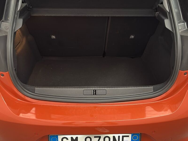 https://cdn-dk.caraffinity.it/dealer/datafiles/vehicle/images/800/32954/rvSngBXL1wKFWPvb.jpg?opacity=0&size=30&position=BOTTOM_LEFT&border=0&watermark=%2Fdealer%2Fdatafiles%2Fvehicle%2Fimages%2Fwatermark%2F32954%2F59948587-165d-4d71-b051-089e3253b7a7.png
