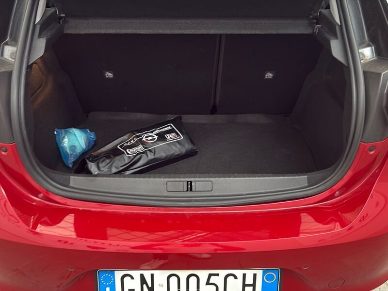 https://cdn-dk.caraffinity.it/dealer/datafiles/vehicle/images/800/32954/vvTlZSfHLWX9Ay8I.jpg?opacity=0&size=30&position=BOTTOM_LEFT&border=0&watermark=%2Fdealer%2Fdatafiles%2Fvehicle%2Fimages%2Fwatermark%2F32954%2F59948587-165d-4d71-b051-089e3253b7a7.png