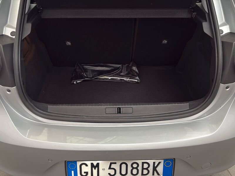 https://cdn-dk.caraffinity.it/dealer/datafiles/vehicle/images/800/32954/w8yD6W9LqseBAGdH.jpg?opacity=0&size=30&position=BOTTOM_LEFT&border=0&watermark=%2Fdealer%2Fdatafiles%2Fvehicle%2Fimages%2Fwatermark%2F32954%2F59948587-165d-4d71-b051-089e3253b7a7.png