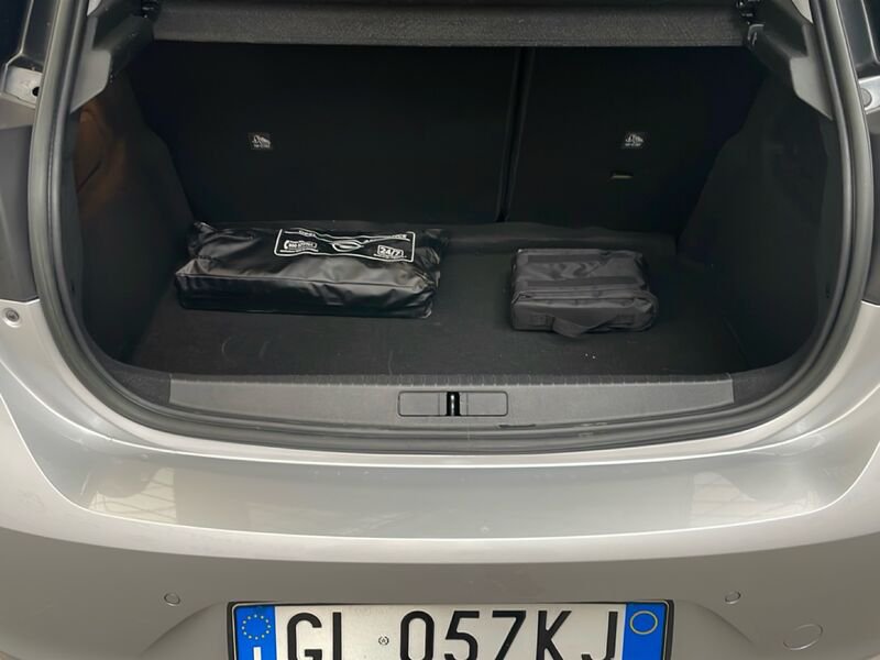 https://cdn-dk.caraffinity.it/dealer/datafiles/vehicle/images/800/32954/wU8VWSFVdVPkTCKY.jpg?opacity=0&size=30&position=BOTTOM_LEFT&border=0&watermark=%2Fdealer%2Fdatafiles%2Fvehicle%2Fimages%2Fwatermark%2F32954%2F59948587-165d-4d71-b051-089e3253b7a7.png