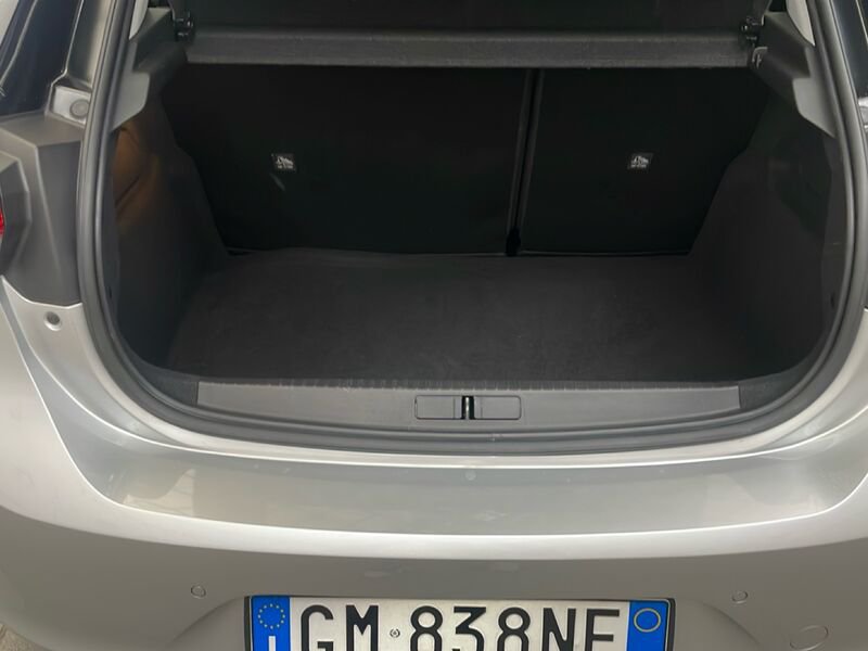 https://cdn-dk.caraffinity.it/dealer/datafiles/vehicle/images/800/32954/xZDt8g1WnmUXrqs1.jpg?opacity=0&size=30&position=BOTTOM_LEFT&border=0&watermark=%2Fdealer%2Fdatafiles%2Fvehicle%2Fimages%2Fwatermark%2F32954%2F59948587-165d-4d71-b051-089e3253b7a7.png
