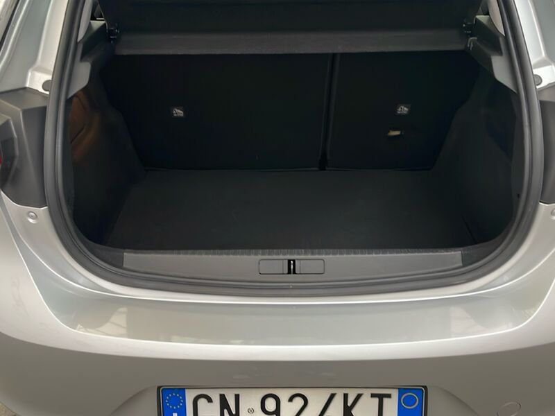 https://cdn-dk.caraffinity.it/dealer/datafiles/vehicle/images/800/32954/y3wbDNwAvTVag4Tu.jpg?opacity=0&size=30&position=BOTTOM_LEFT&border=0&watermark=%2Fdealer%2Fdatafiles%2Fvehicle%2Fimages%2Fwatermark%2F32954%2F59948587-165d-4d71-b051-089e3253b7a7.png