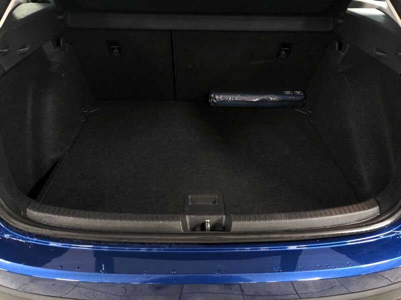 https://cdn-dk.caraffinity.it/dealer/datafiles/vehicle/images/800/34532/6FyVZZflUHtYByoK.jpg?opacity=20&size=16&position=TOP_LEFT&border=8&watermark=%2Fdealer%2Fdatafiles%2Fvehicle%2Fimages%2Fwatermark%2F34532%2F716c528d-f67b-4feb-9b17-395e3ff9cab9.png