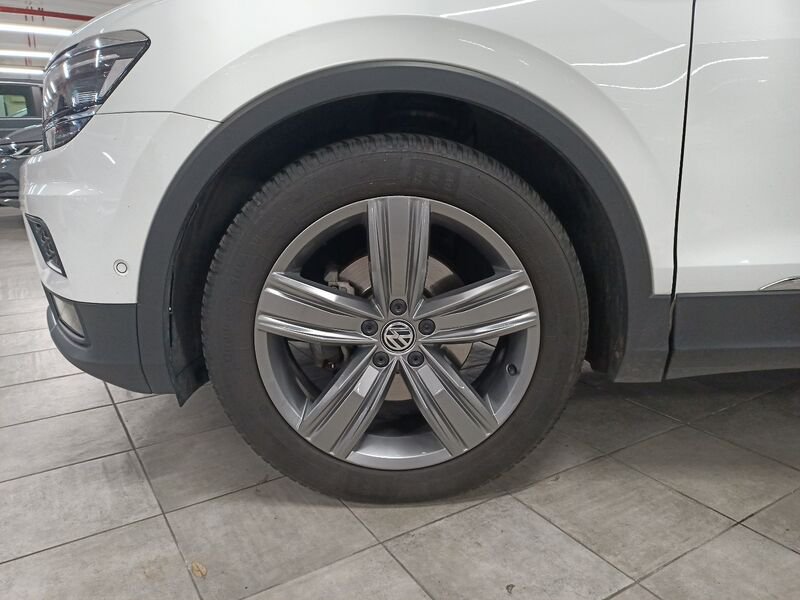 https://cdn-dk.caraffinity.it/dealer/datafiles/vehicle/images/800/34532/90SoZJ9X5WTPBqP4.jpg?opacity=20&size=16&position=TOP_LEFT&border=8&watermark=%2Fdealer%2Fdatafiles%2Fvehicle%2Fimages%2Fwatermark%2F34532%2F716c528d-f67b-4feb-9b17-395e3ff9cab9.png