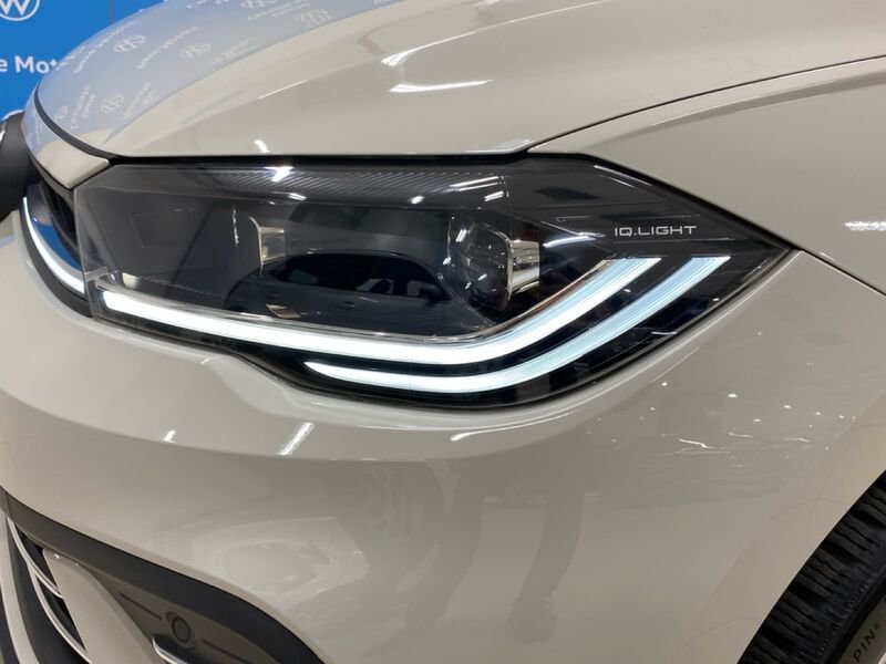 https://cdn-dk.caraffinity.it/dealer/datafiles/vehicle/images/800/34532/GD1ogb9mIHregodB.jpg?opacity=20&size=16&position=TOP_LEFT&border=8&watermark=%2Fdealer%2Fdatafiles%2Fvehicle%2Fimages%2Fwatermark%2F34532%2F716c528d-f67b-4feb-9b17-395e3ff9cab9.png