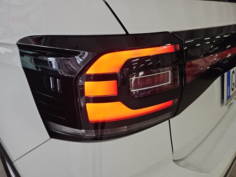 https://cdn-dk.caraffinity.it/dealer/datafiles/vehicle/images/800/34532/U4LR9j0ruIcqV81A.jpg?opacity=20&size=16&position=TOP_LEFT&border=8&watermark=%2Fdealer%2Fdatafiles%2Fvehicle%2Fimages%2Fwatermark%2F34532%2F716c528d-f67b-4feb-9b17-395e3ff9cab9.png