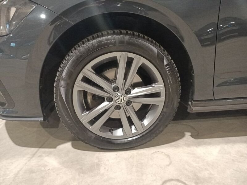 https://cdn-dk.caraffinity.it/dealer/datafiles/vehicle/images/800/34532/b2bJxgVFiGHw1xz5.jpg?opacity=20&size=16&position=TOP_LEFT&border=8&watermark=%2Fdealer%2Fdatafiles%2Fvehicle%2Fimages%2Fwatermark%2F34532%2F716c528d-f67b-4feb-9b17-395e3ff9cab9.png