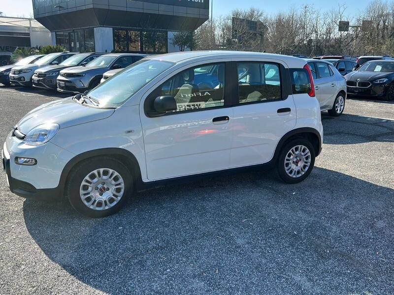 https://cdn-dk.caraffinity.it/dealer/datafiles/vehicle/images/800/35020/0S1qOHKedDeqqVoo.jpg
