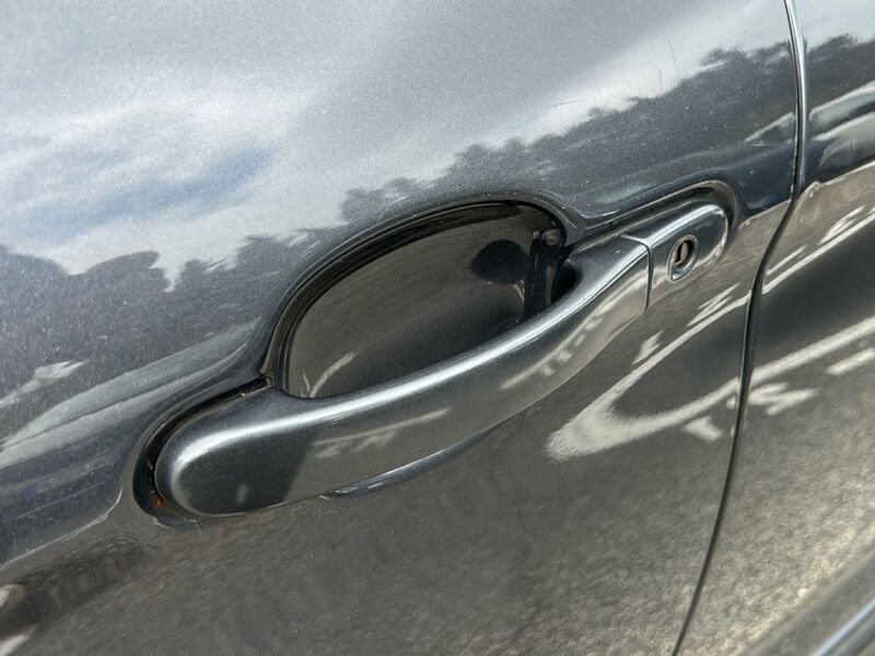 https://cdn-dk.caraffinity.it/dealer/datafiles/vehicle/images/800/35020/0mJ2p55B27zQE4Wy.jpg