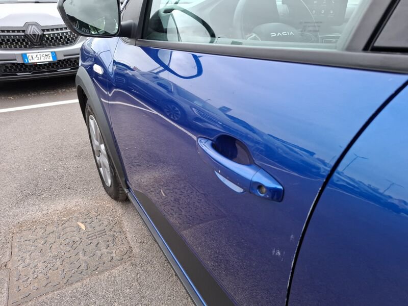 https://cdn-dk.caraffinity.it/dealer/datafiles/vehicle/images/800/35020/5zUERJuZsatZuNax.jpg
