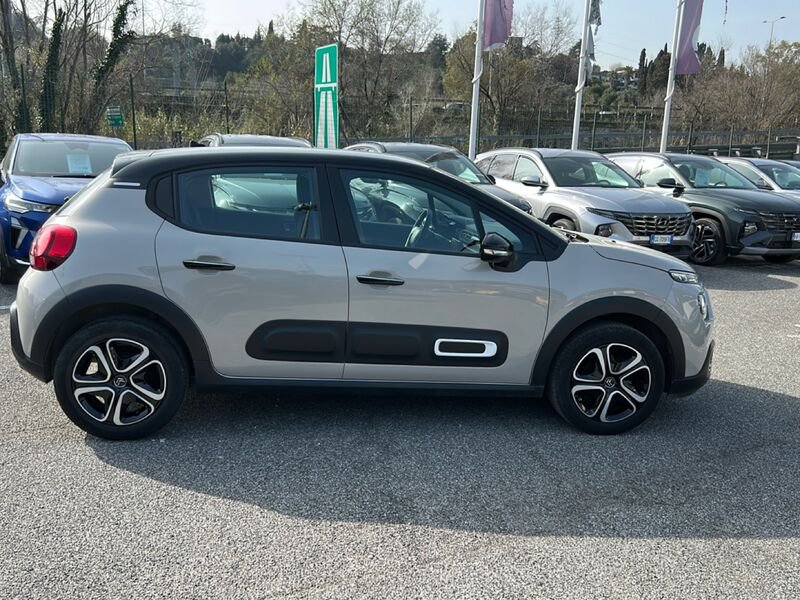 https://cdn-dk.caraffinity.it/dealer/datafiles/vehicle/images/800/35020/6E50PLlcnjfuhlEm.jpg?opacity=0&size=100&position=CENTER&border=0&watermark=%2Fdealer%2Fdatafiles%2Fvehicle%2Fimages%2Fwatermark%2F35020%2F11df23f7-a6dd-4f18-975f-aedc49834c70.png