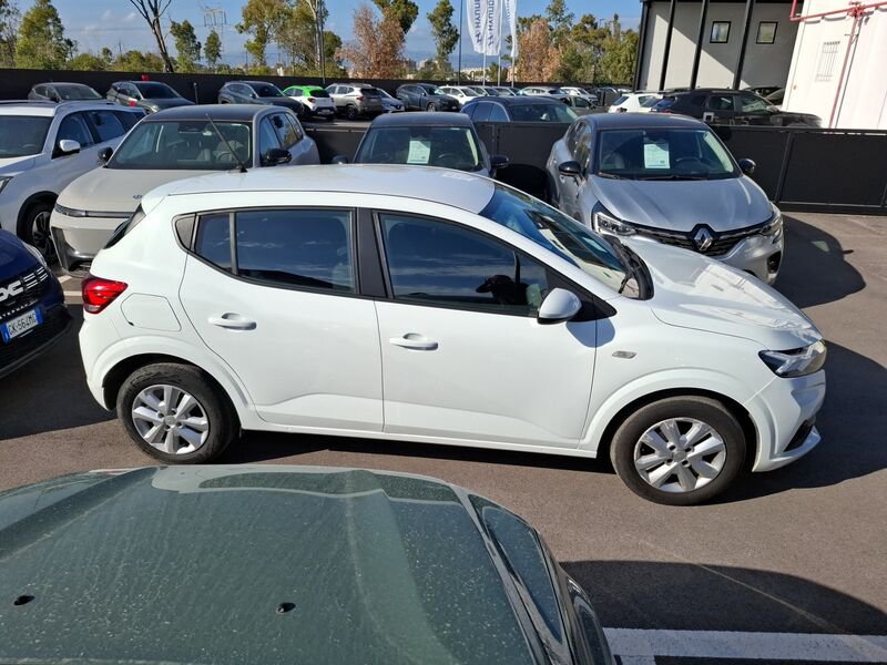 https://cdn-dk.caraffinity.it/dealer/datafiles/vehicle/images/800/35020/FTeNophu06KKqnxb.jpg