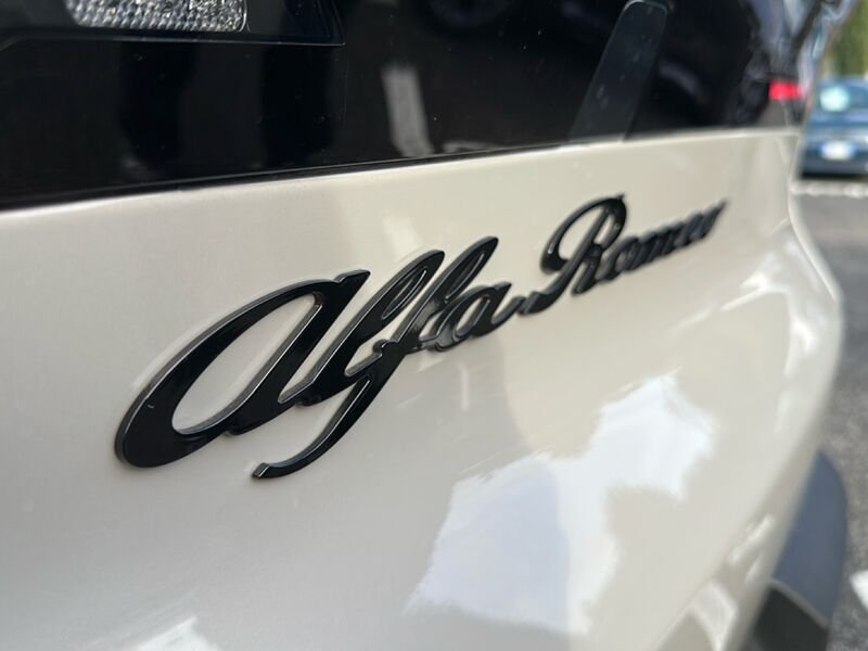 https://cdn-dk.caraffinity.it/dealer/datafiles/vehicle/images/800/35020/GyJuf15T4ogN9FOr.jpg