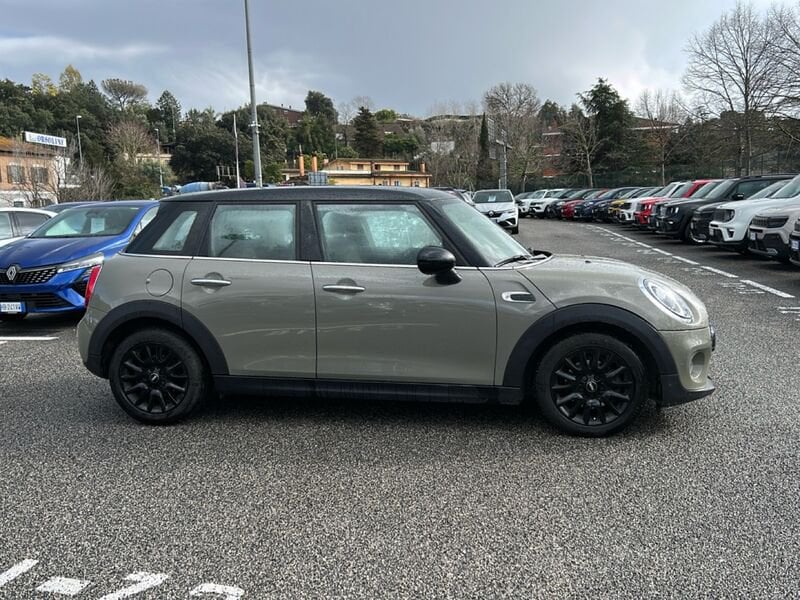 https://cdn-dk.caraffinity.it/dealer/datafiles/vehicle/images/800/35020/Hx1DY2TmEYdqwXtU.jpg