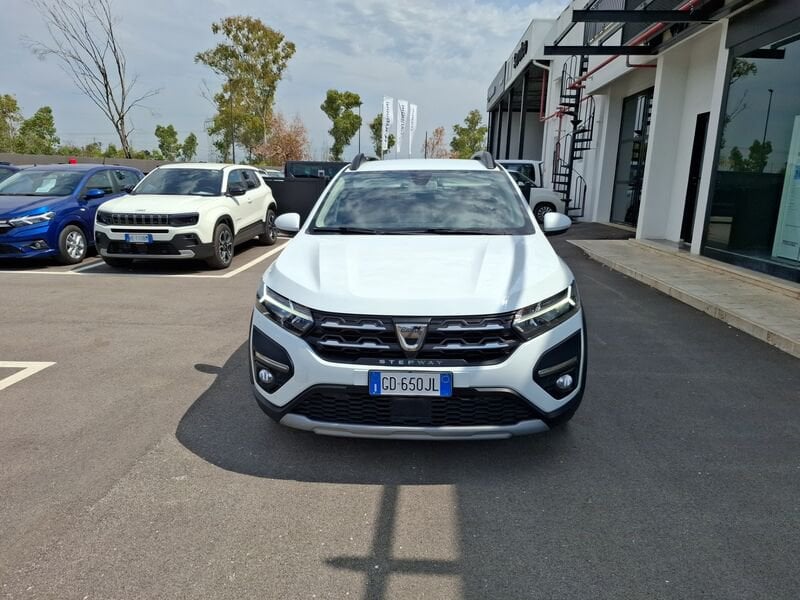 https://cdn-dk.caraffinity.it/dealer/datafiles/vehicle/images/800/35020/OrLxzkvH4PSAoqgI.jpg