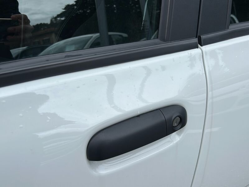 https://cdn-dk.caraffinity.it/dealer/datafiles/vehicle/images/800/35020/RMMrC02vTv8Uli6n.jpg