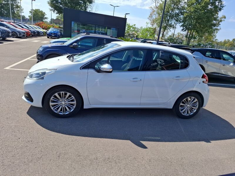 https://cdn-dk.caraffinity.it/dealer/datafiles/vehicle/images/800/35020/Wnw6SfNkx4s3AenW.jpg?opacity=0&size=100&position=CENTER&border=0&watermark=%2Fdealer%2Fdatafiles%2Fvehicle%2Fimages%2Fwatermark%2F35020%2F11df23f7-a6dd-4f18-975f-aedc49834c70.png