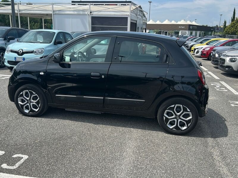 https://cdn-dk.caraffinity.it/dealer/datafiles/vehicle/images/800/35020/Wv9tndSq7FlVRFiD.jpg