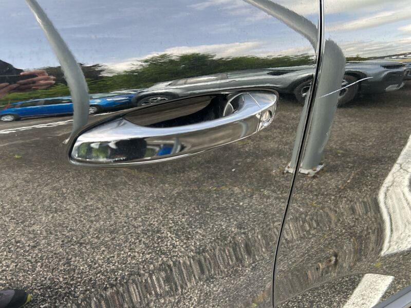 https://cdn-dk.caraffinity.it/dealer/datafiles/vehicle/images/800/35020/YNFuq0xrnfMA9ROj.jpg?opacity=0&size=100&position=CENTER&border=0&watermark=%2Fdealer%2Fdatafiles%2Fvehicle%2Fimages%2Fwatermark%2F35020%2F11df23f7-a6dd-4f18-975f-aedc49834c70.png