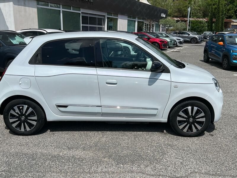 https://cdn-dk.caraffinity.it/dealer/datafiles/vehicle/images/800/35020/eaK4lf1CbgqEdRya.jpg