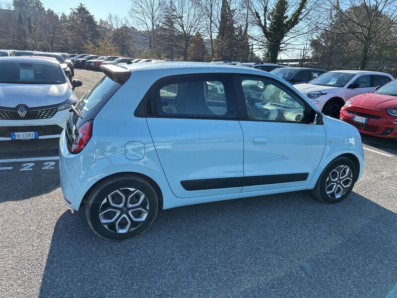 https://cdn-dk.caraffinity.it/dealer/datafiles/vehicle/images/800/35020/fhxMHEIVV30hUURU.jpg