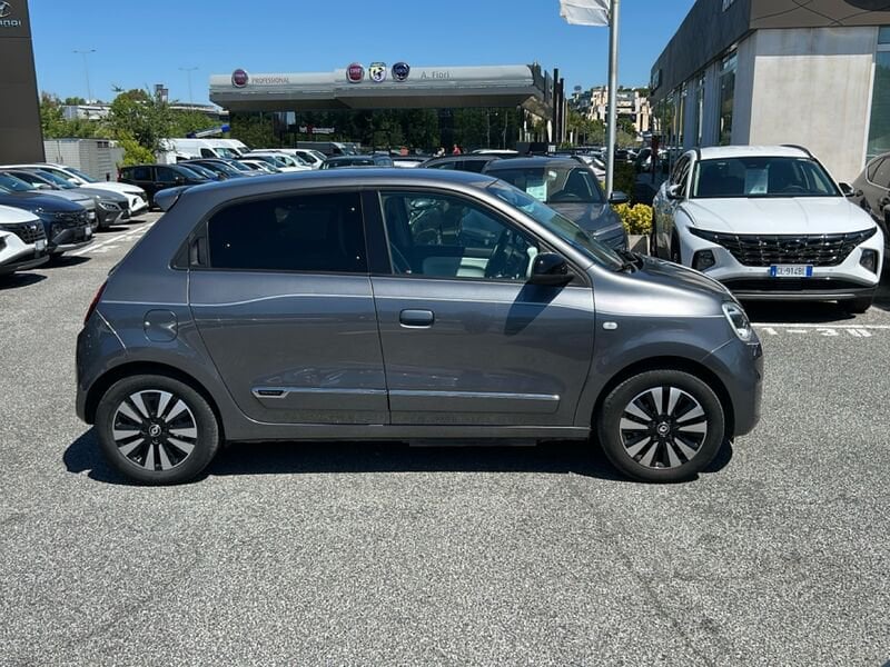 https://cdn-dk.caraffinity.it/dealer/datafiles/vehicle/images/800/35020/fxKdEaFSJh0Iokrr.jpg