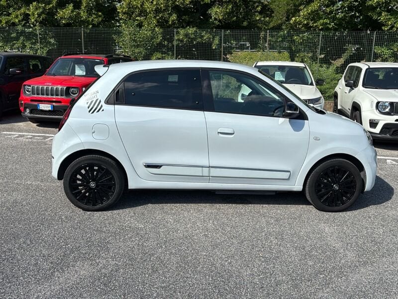 https://cdn-dk.caraffinity.it/dealer/datafiles/vehicle/images/800/35020/kWAyT4QluAwhRREb.jpg