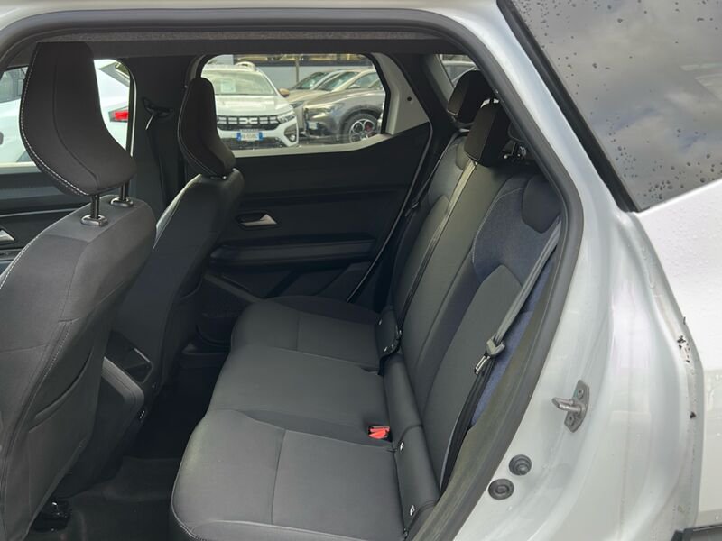 https://cdn-dk.caraffinity.it/dealer/datafiles/vehicle/images/800/35020/qjTGGSXwbd1rM9Cw.jpg